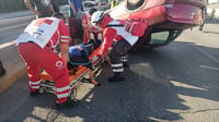 Volcadura en puente de la Industrial deja una mujer lesionada