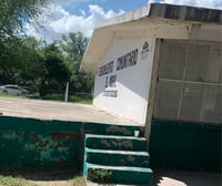 Clausuran chatarrera y detienen a cuatro personas por robo en el Telebachillerato del ejido El Moral