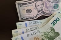 Peso mexicano se aprecia tras decisión de Banxico y debilidad del dólar
