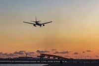 FAA ordena reducción de vuelos en 40 aeropuertos de EE. UU por ccierre