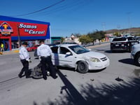 Motociclista lesionado tras fuerte colisión en avenida Sidermex