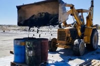 Profepa interviene tras derrame de aceite en zona de manglar en Baja California Sur