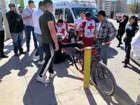 Ciclista provoca choque contra camioneta en el bulevar Pape de Monclova