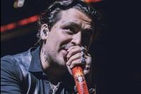 Niegan visa a músicos de Christian Nodal