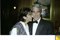 Ghislaine Maxwell pedirá a Trump reducir su condena