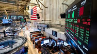 Wall Street sube impulsada por avances en IA y acuerdo en Washington