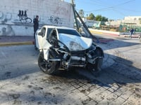 Cafre destroza su deportivo en pleno Centro de Monclova