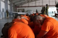 Noboa traslada a 300 reclusos peligrosos a cárcel de máxima seguridad