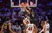 El Heat responde como los mosqueteros y defiende su invicto en casa contra unos calientes Cavaliers