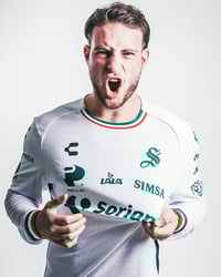 Santos Laguna presenta uniforme alterno inspirado en la Selección Nacional