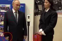 Video muestra la mano hinchada de Putin y genera dudas sobre su salud