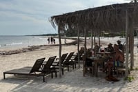 Gobierno lanza plan "Tulum Renace" por caída de turismo y precios