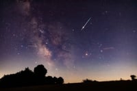 No te pierdas las Leónidas 2025: el fenómeno que brillará en el cielo mexicano