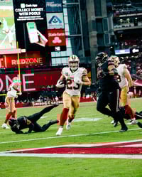 49ers vencen a Cardinals con Purdy de regreso; rompe marca