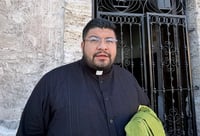 Sacerdote pide evitar consumismo y cuidar finanzas en épocas de fiesta