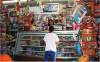 Ajustes al IEPS encarecerán cigarros y refrescos desde enero de 2026