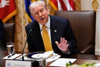 Trump amenaza con revocar licencia de ABC tras preguntas incómodas