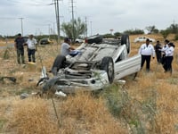 Curvas peligrosas en la Manuel Pérez Treviño provocan volcadura y lesiones