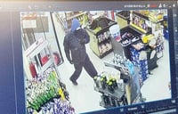 Ladrón asalta OXXO y golpea a cajera en Monclova 