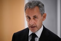 Sarkozy anuncia libro sobre su encarcelamiento en Francia