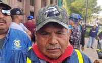 Exobreros de AHMSA llegan a Saltillo; exigen pago de finiquitos