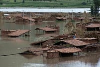 Alud en puerto de Perú deja al menos 12 muertos y decenas desaparecidos