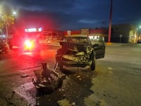 Conductor ignora alto y provoca fuerte choque en Monclova