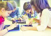 Tecnología y economía transforman la navidad: una era digital para los niños