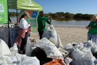 Yucatán retira más de 33 toneladas de basura en programa de limpieza de playas