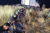 DPS Texas halla a 23 migrantes ocultos en camión durante redada en frontera