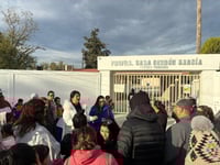 Padres cierran escuela Sara Rendón por venta de techado a un bajo costo y falta de transparencia