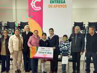 DIF Coahuila entrega apoyos funcionales y becas ADETI en Múzquiz