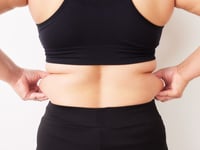 ¿Por qué cuesta tanto quitar la grasa abdominal? (y qué la hace peligrosa)