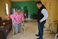 Alcalde de 'San Buena' entrega beneficios en ejidos