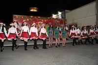 Villa navideña y encendido del pino iluminan Castaños