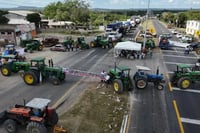Campesinos mantienen bloqueos tras aprobación de Ley de Aguas