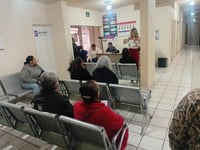 Centro de Salud Nava cierra el año con charla de gratitud y hábitos saludables