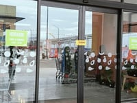 Cadenas comerciales deben cumplir normas municipales antes de abrir