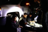 Hallan 23 migrantes ocultos en tráiler y decomisan cocaína en Texas