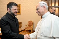 Zelensky se reúne con el papa León XIV y revisa plan de paz de EU