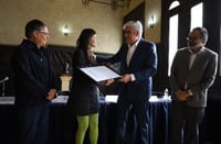 Renuevan el impulso al teatro joven con el reconocimiento a la dramaturga lagunera Sara Pinedo