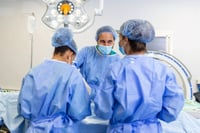 IMSS abre convocatoria para contratar a médicos próximos a graduarse con salario atractivo