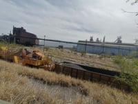 Vecinos escuchan actividad nocturna en AHMSA Uno y crece la expectativa por venta y reactivación