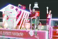 Coca-Cola Sabinas ilumina la ciudad con desfile navideño