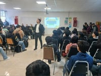 La FGE brinda orientación a jóvenes de la Región Carbonífera