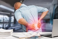 ¿El dolor lumbar te afecta de pronto? Estos son los movimientos cotidianos que suelen causarlo