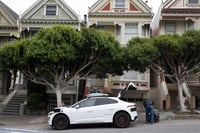 Mujer da a luz en robotaxi autónomo de Waymo en San Francisco