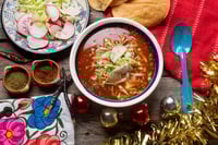 Familias ajustan su economía para sostener la cena navideña