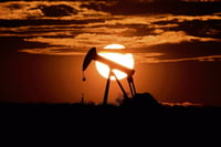 Precio del petróleo cae a nivel más bajo en casi cinco años