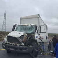 Choque de tráileres bloquea por completo la carretera 53 en los límites Coahuila-Nuevo León